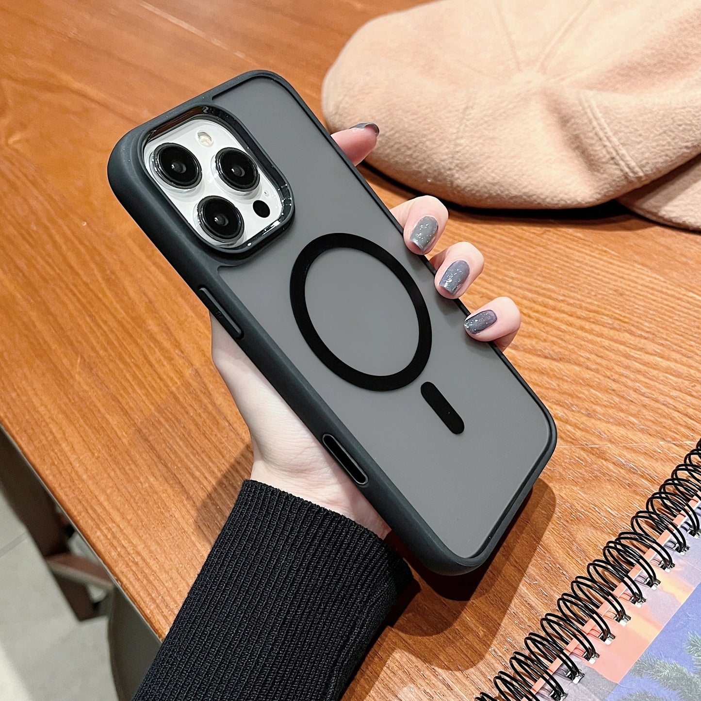 磨砂黑色舒服触感磁吸壳 iPhone 13-16 Pro Max