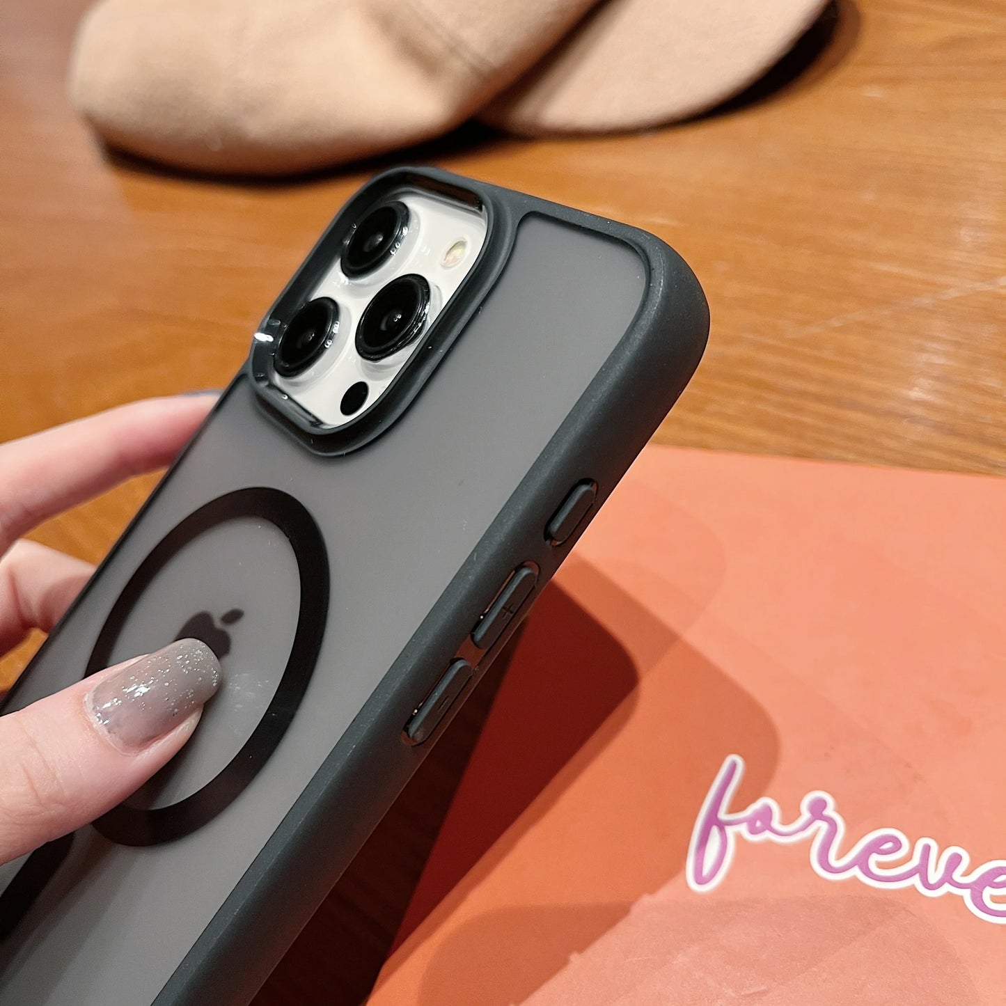 磨砂黑色舒服触感磁吸壳 iPhone 13-16 Pro Max